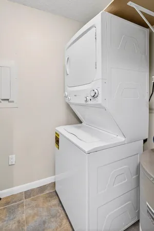 $3,750 | 911 Oak Harbour Drive, Juno Beach, FL 33408