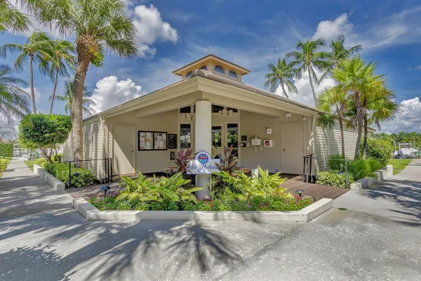 $3,750 | 911 Oak Harbour Drive, Juno Beach, FL 33408