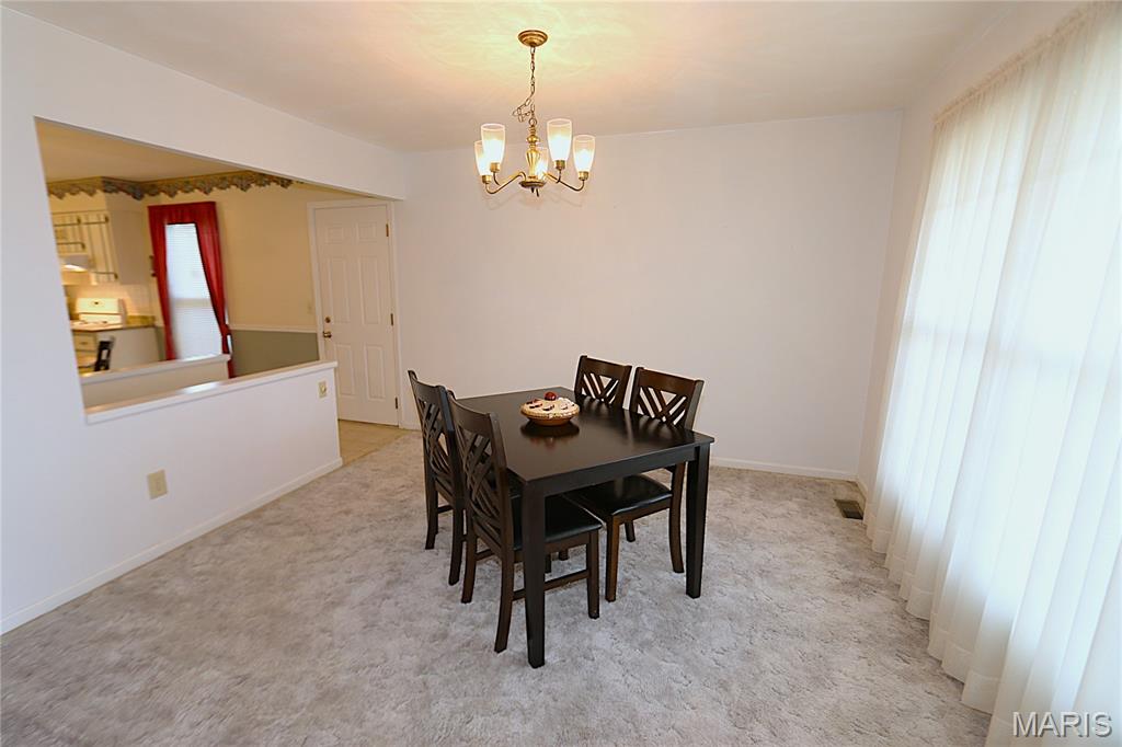 817 Green Ridge Lane St. Peters, MO 63376 - Photo 4 of 31