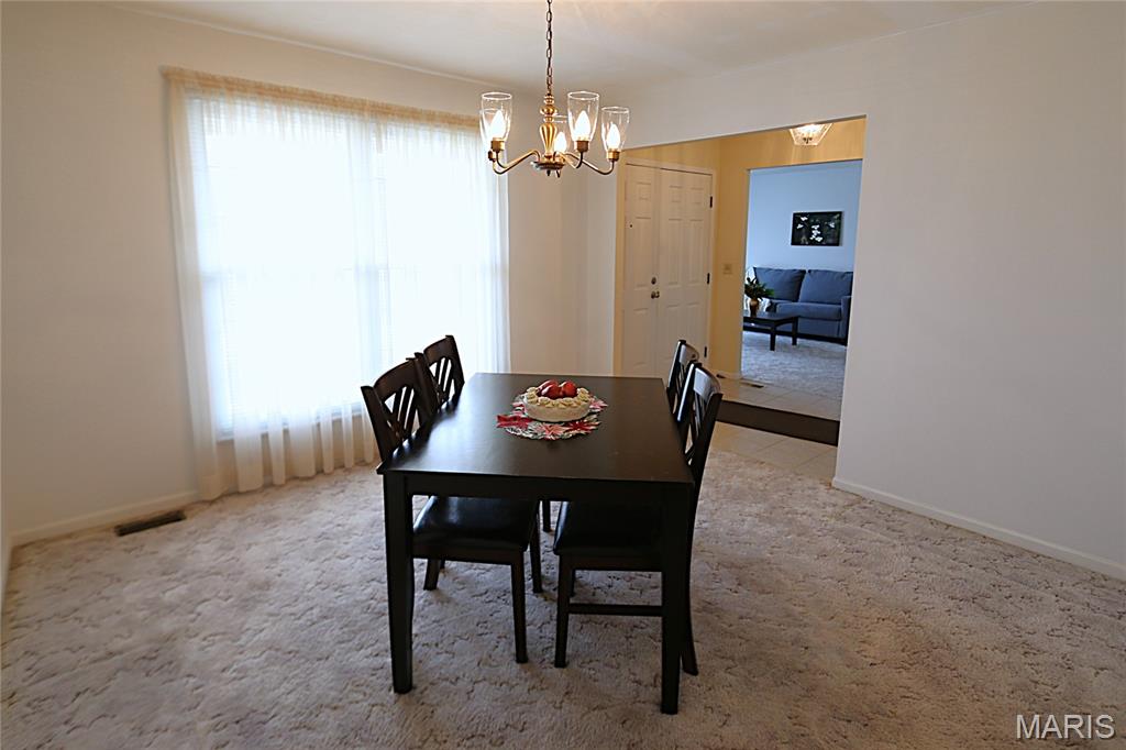 817 Green Ridge Lane St. Peters, MO 63376 - Photo 5 of 31