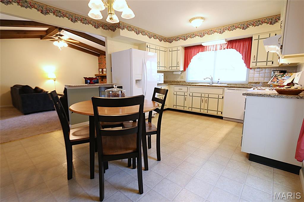 817 Green Ridge Lane St. Peters, MO 63376 - Photo 6 of 31