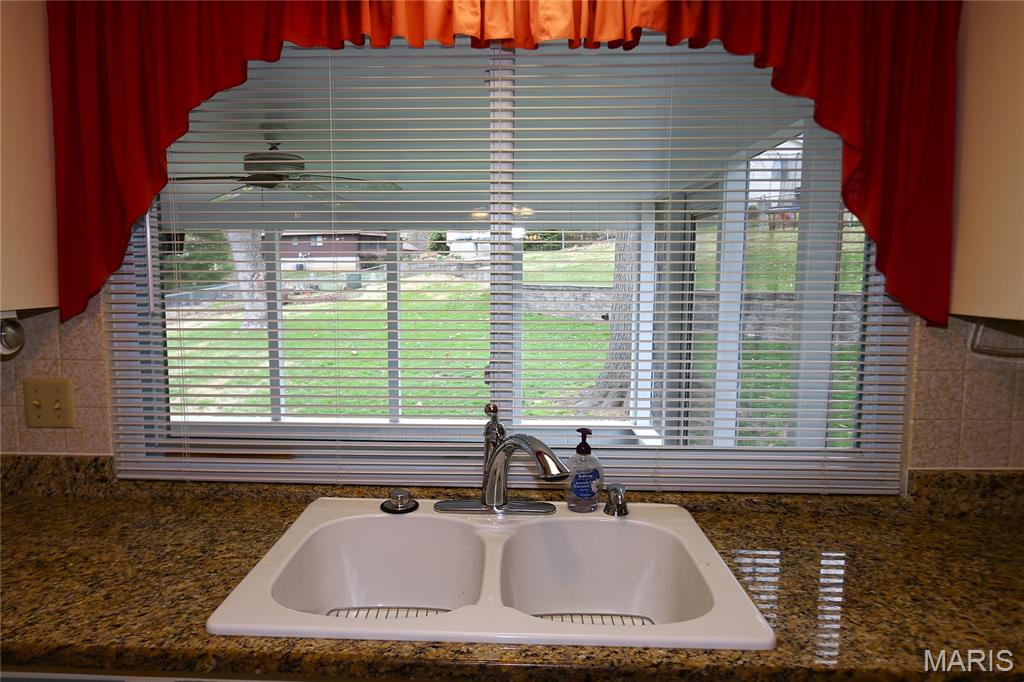 817 Green Ridge Lane St. Peters, MO 63376 - Photo 7 of 31