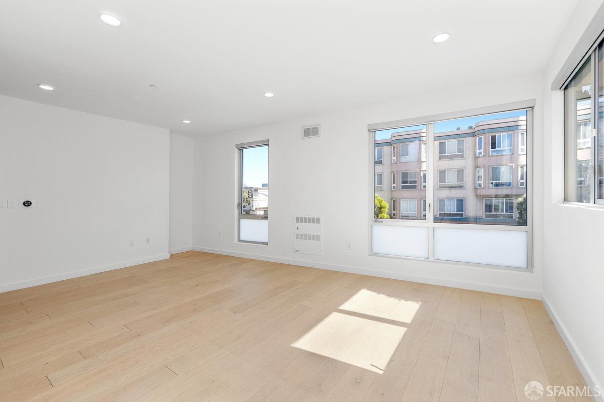 1 Stanyan Street, Unit 24 San Francisco, CA 94118 - Photo 14 of 51 en empty room with windows