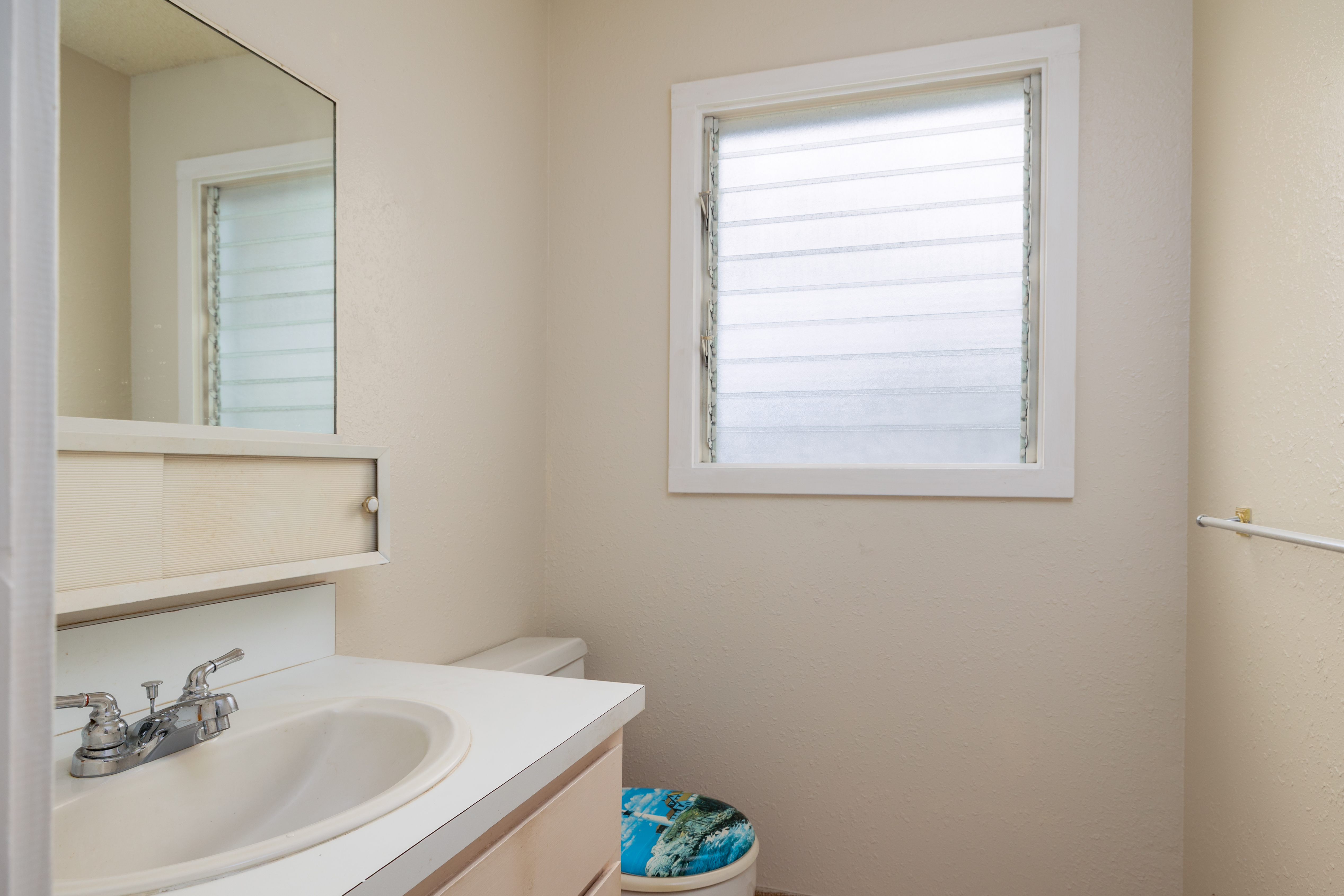 75-185-b Alakai Street, Unit B Kailua-Kona, HI 96740 - Photo 19 of 27 a bathroom with a sink and a window