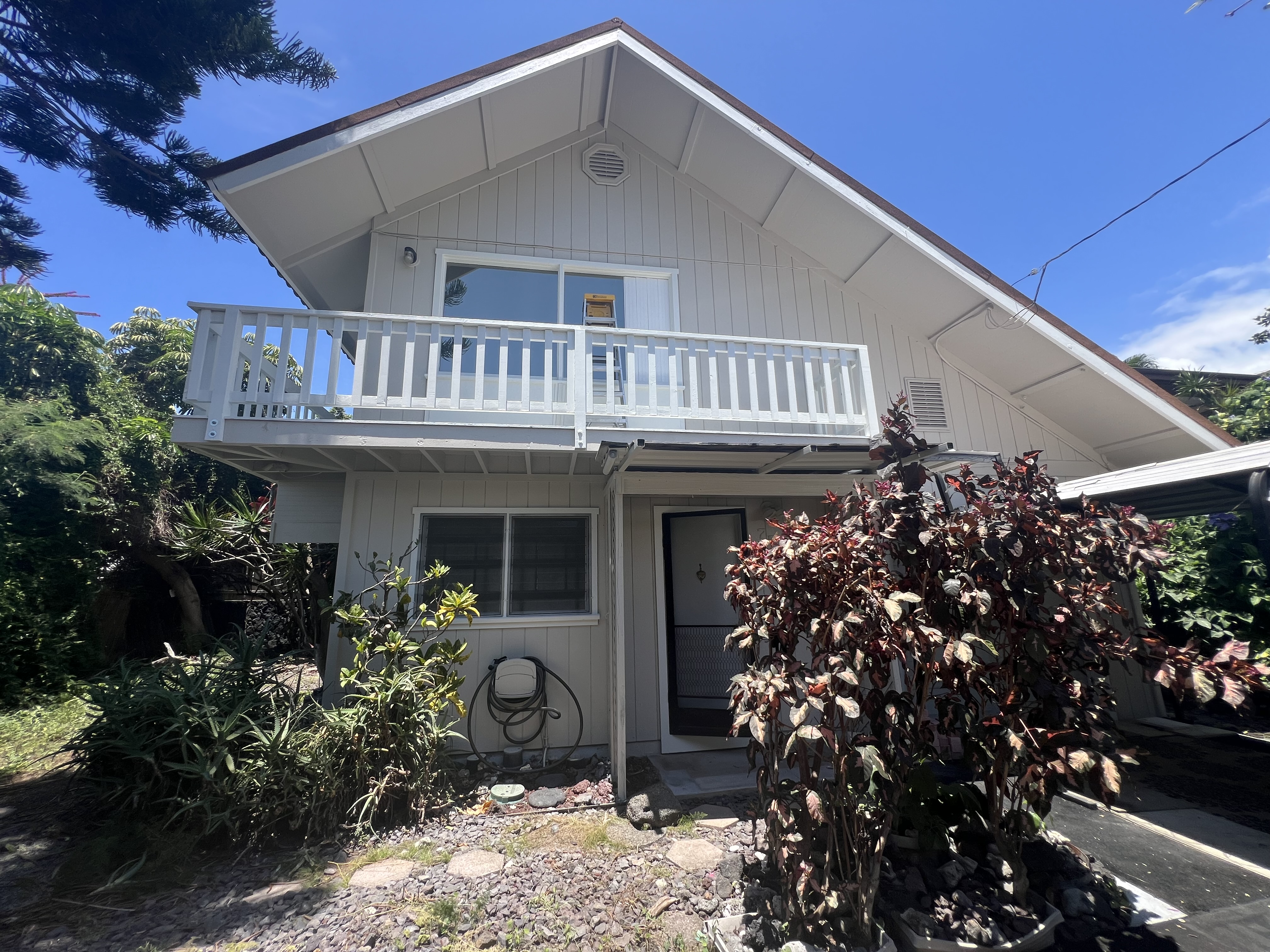 75-185-b Alakai Street, Unit B Kailua-Kona, HI 96740 - Photo 27 of 27 a front view of a house