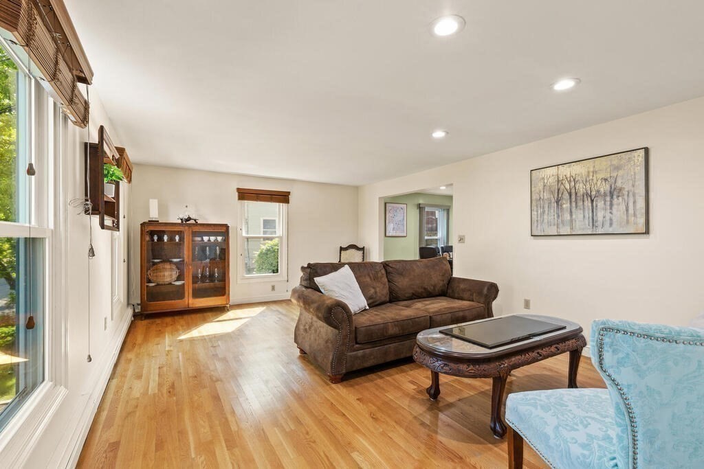 116 Parkview Road Waltham, MA 02452 - Photo 18 of 33 Gallery Image 18