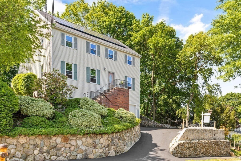 116 Parkview Road Waltham, MA 02452 - Photo 2 of 33 Gallery Image 2