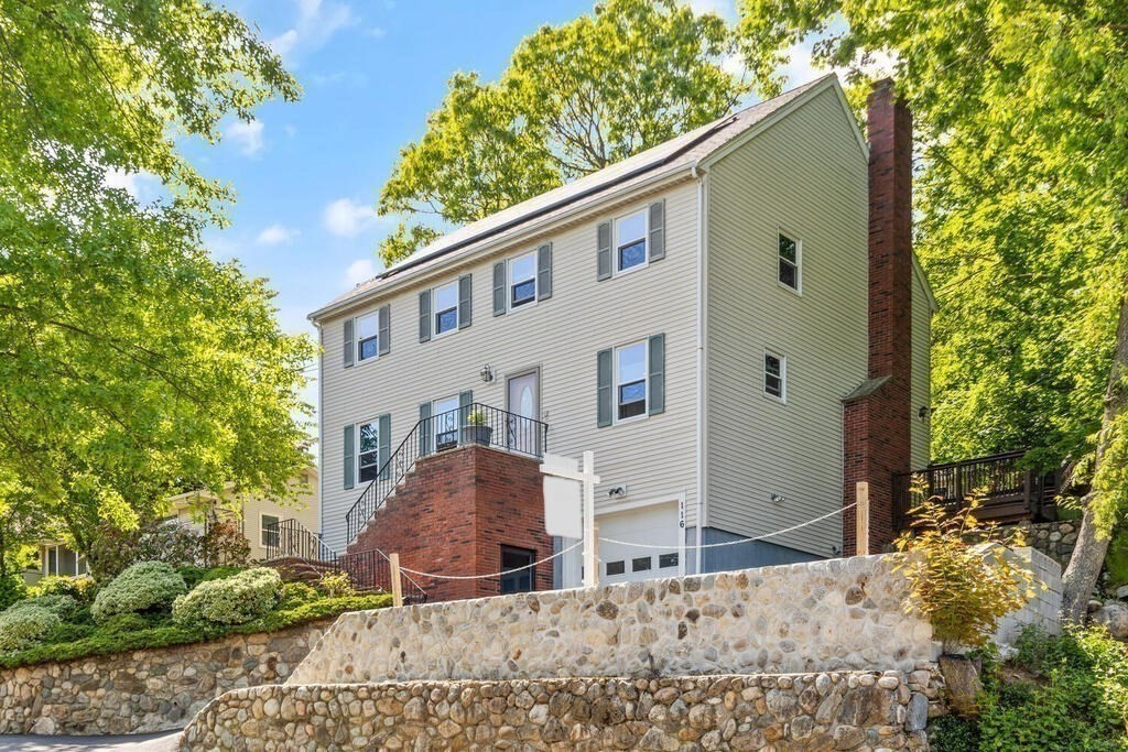 116 Parkview Road Waltham, MA 02452 - Photo 3 of 33 Gallery Image 3