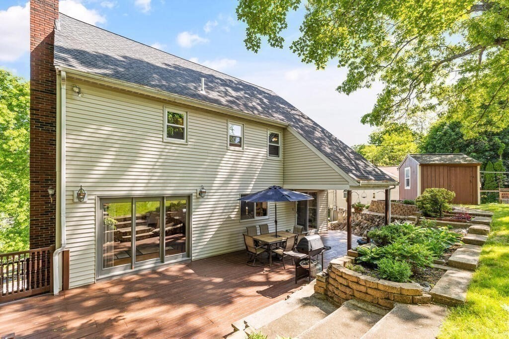 116 Parkview Road Waltham, MA 02452 - Photo 4 of 33 Gallery Image 4