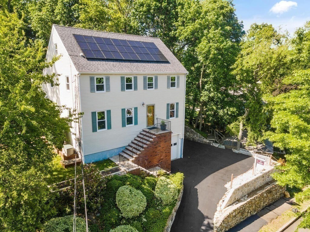 116 Parkview Road Waltham, MA 02452 - Photo 7 of 33 Gallery Image 7