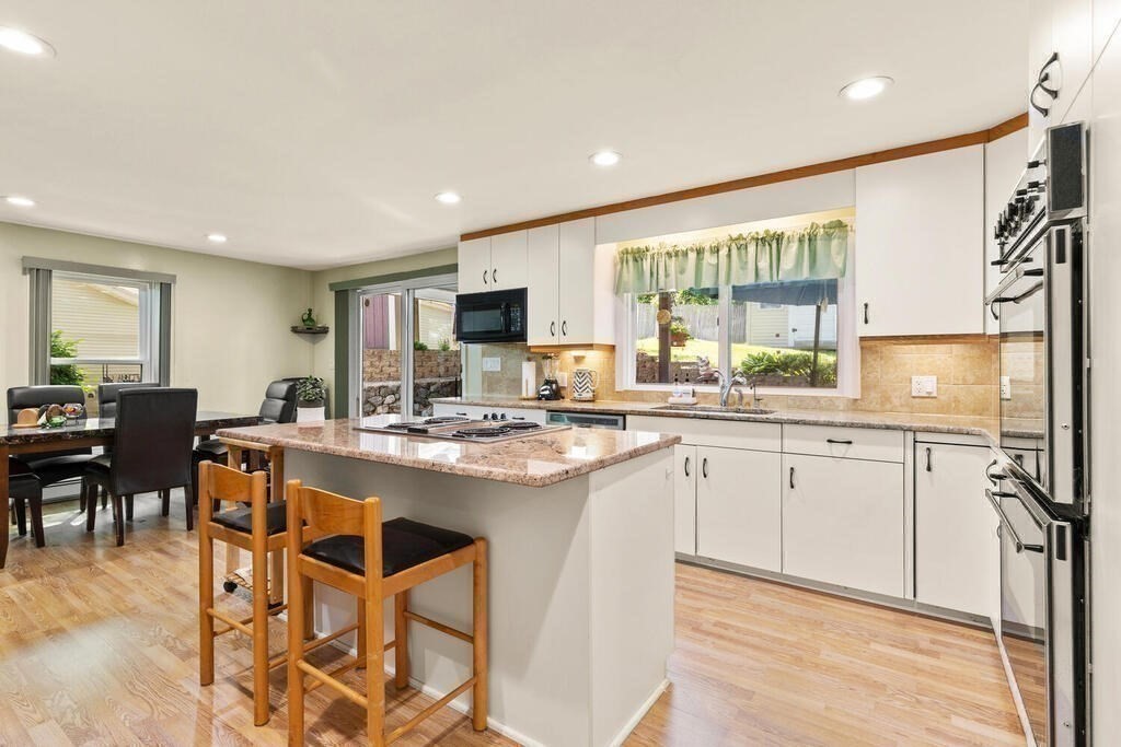 116 Parkview Road Waltham, MA 02452 - Photo 8 of 33 Gallery Image 8