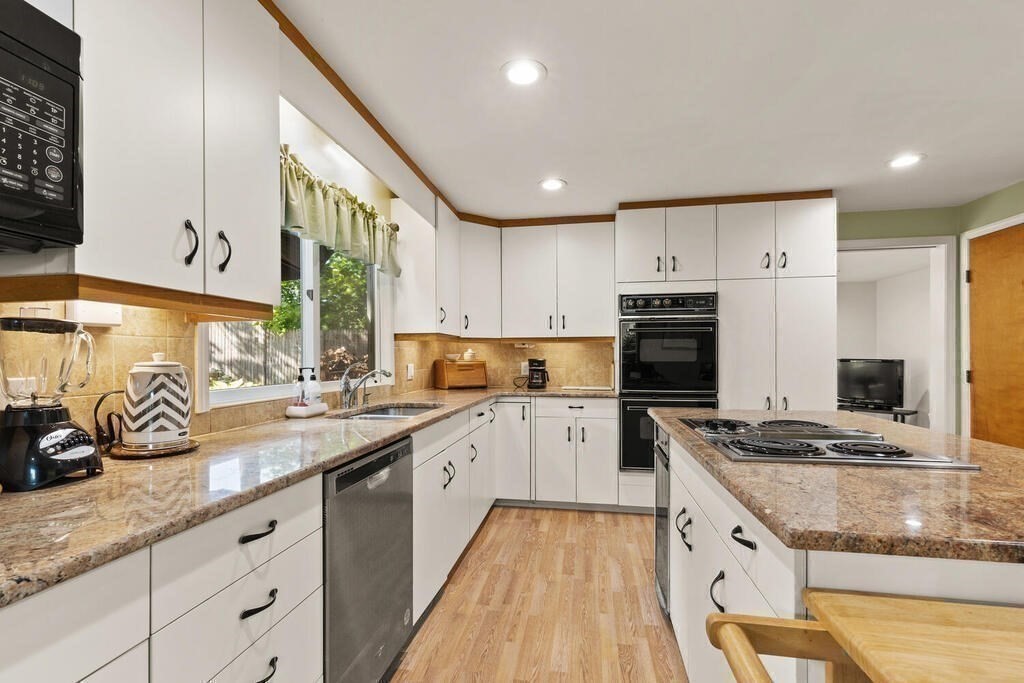 116 Parkview Road Waltham, MA 02452 - Photo 10 of 33 Gallery Image 10
