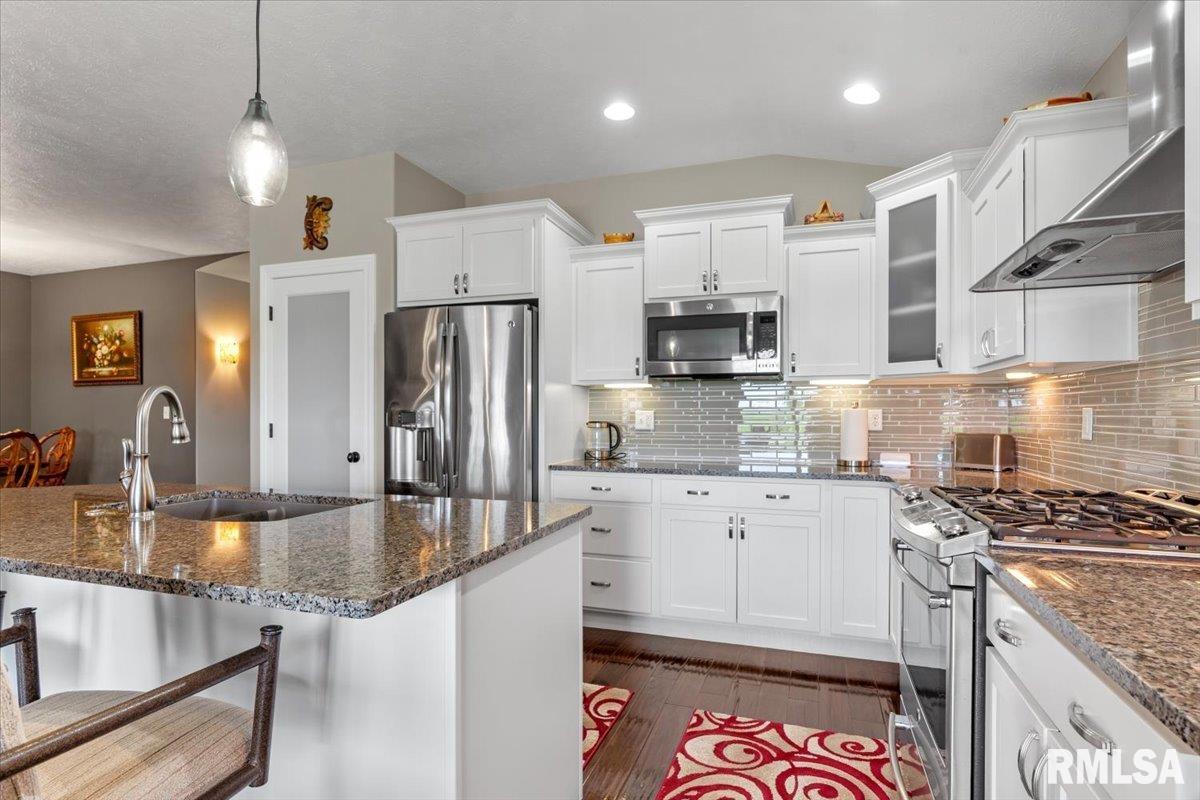 2820 Castlerock Ridge Springfield, IL 62711 - Photo 10 of 43