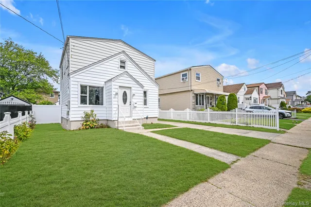 $779,999 | 179 Hoffman Avenue, Elmont, NY 11003