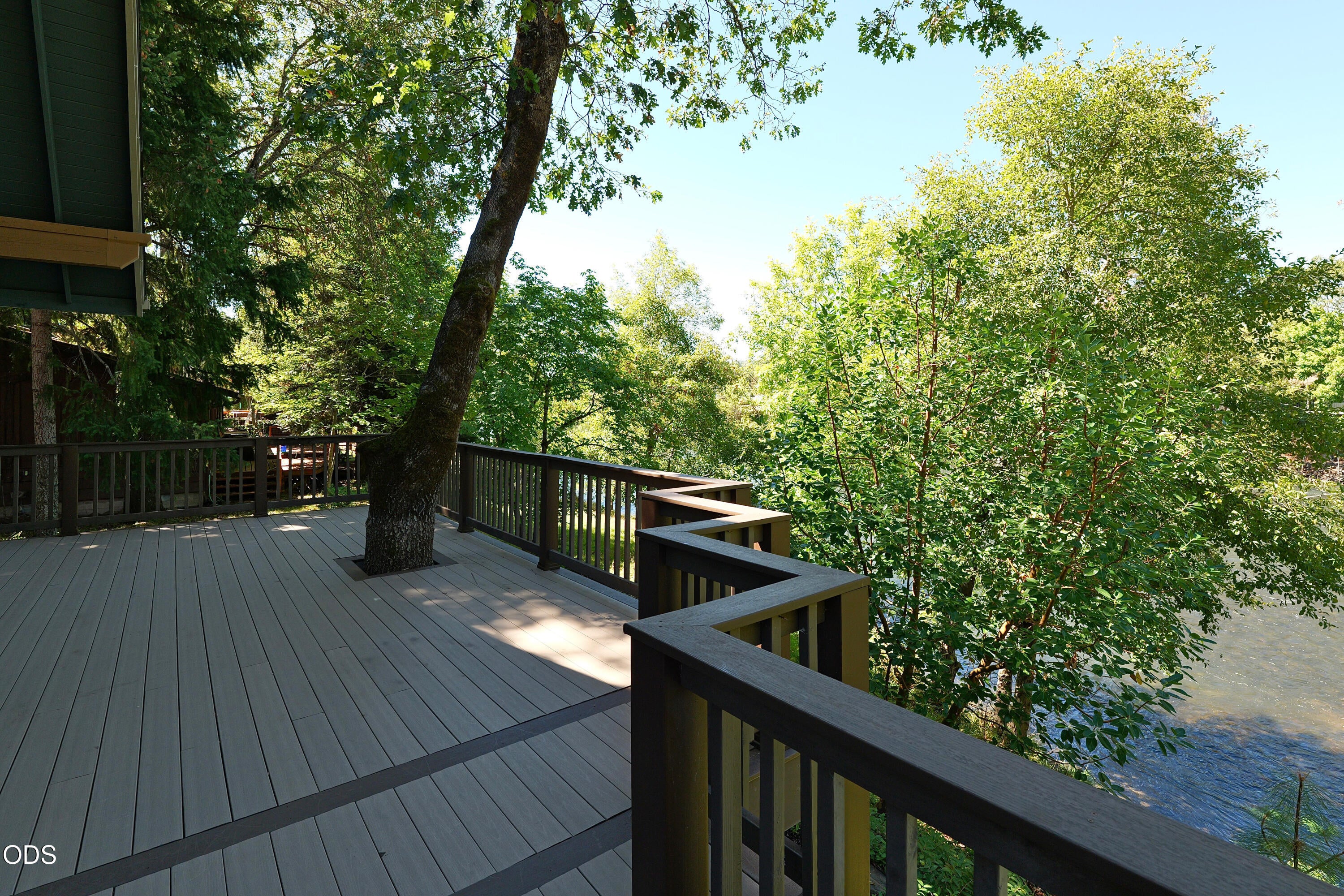 965 Old Ferry Road Shady Cove, OR 97539 - Photo 11 of 85 Gallery Image 11