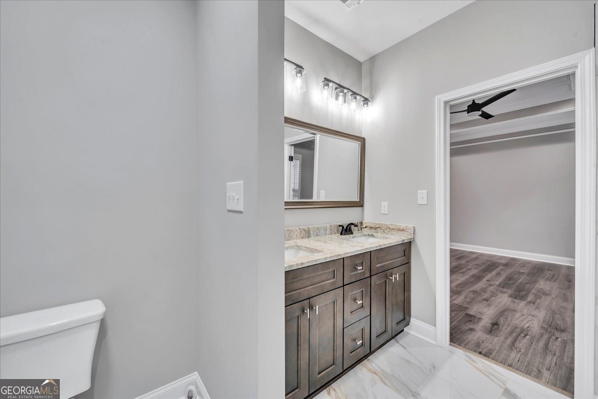 212 Eric Court Byron, GA 31008 - Photo 24 of 37 a spacious bathroom with a toilet a sink a mirror and a bathtub
