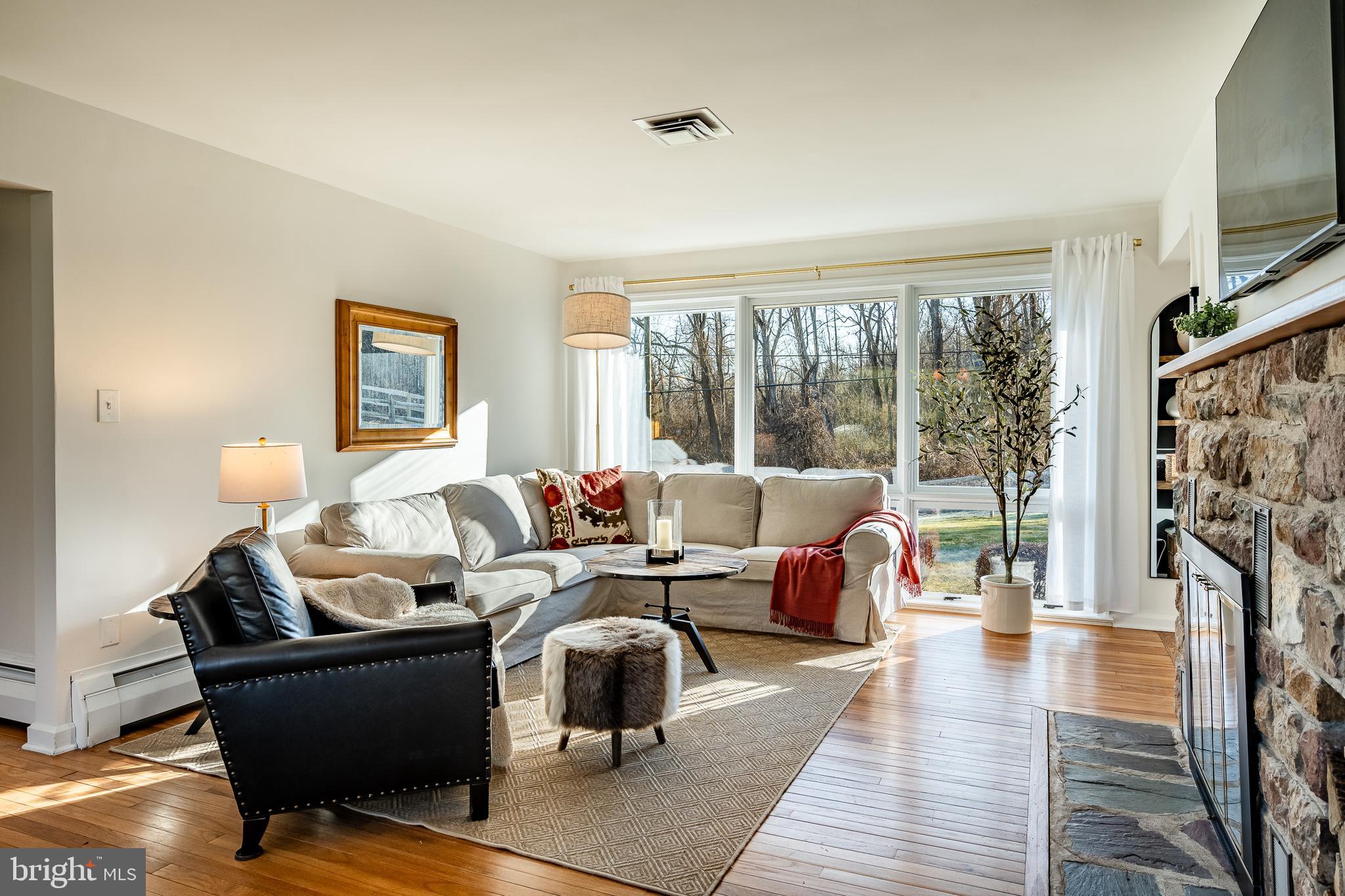 122 Midway Road Phoenixville, PA 19460 - Photo 5 of 50 Living room