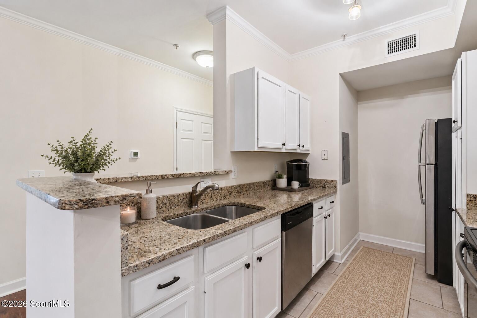 1704 Frederica Road, Unit 507 St. Simons Island, GA 31522 - Photo 12 of 43 Photo is virtually staged - Kitchen