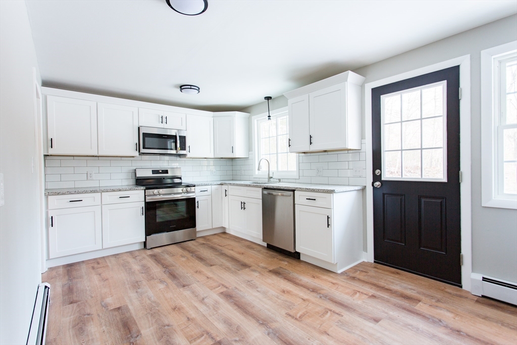 886 Brimfield Road Warren, MA 01083 - Photo 4 of 33