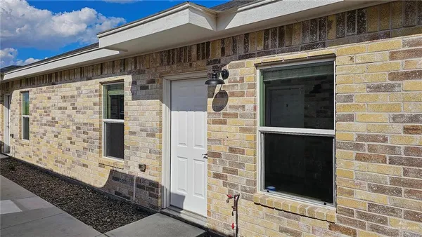 $1,295 | 2809 East Israel Avenue, Unit 1, Alton, TX 78573