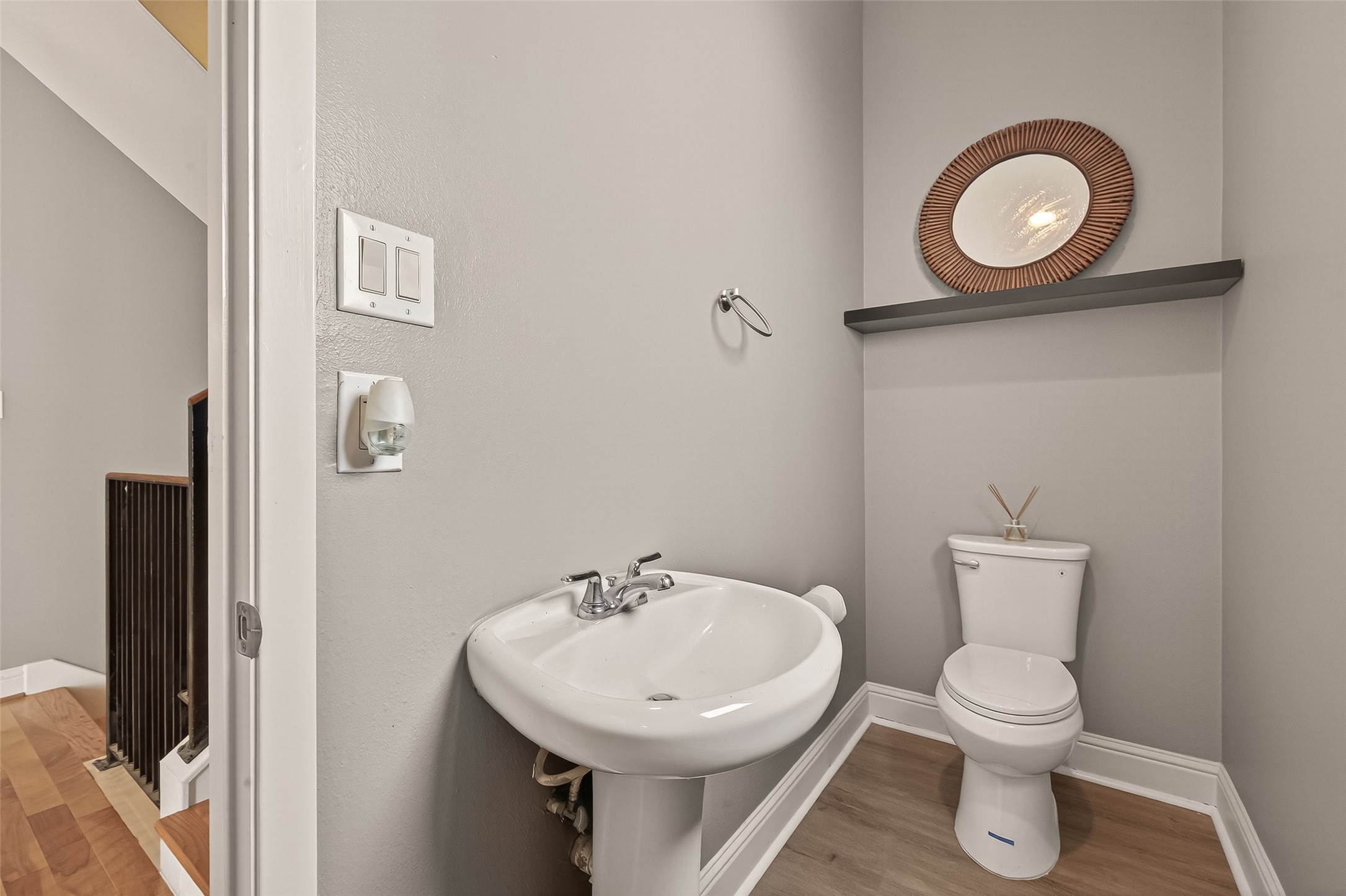 1107 St Charles Street Houston, TX 77003 - Photo 19 of 37 a bathroom with a toilet sink and mirror