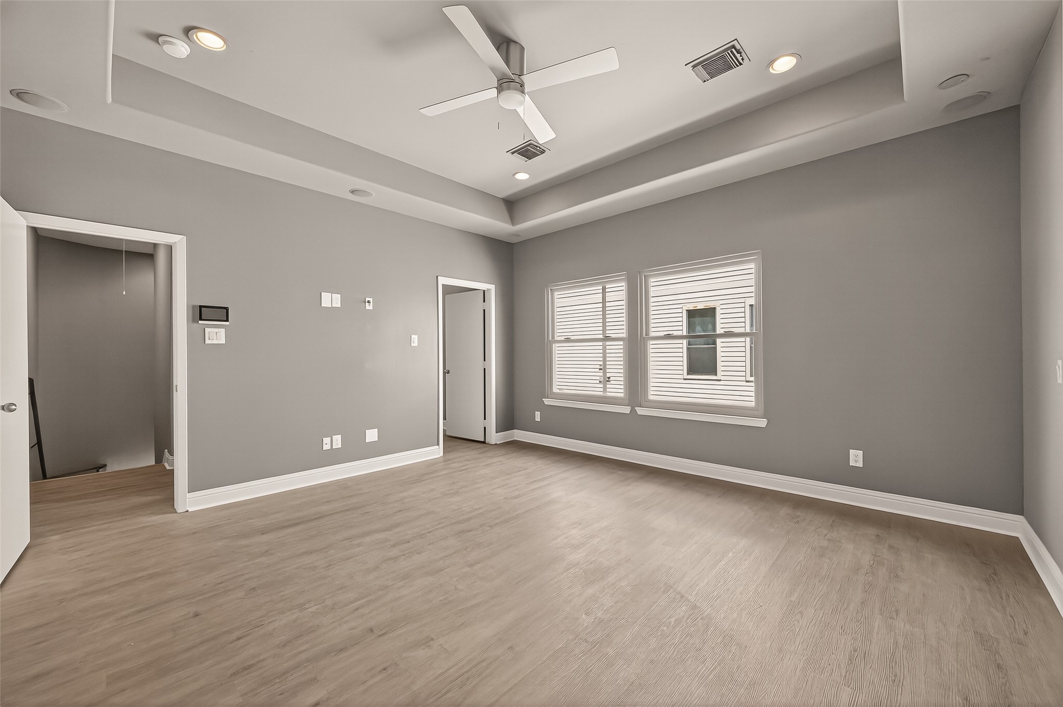 1107 St Charles Street Houston, TX 77003 - Photo 21 of 37 a view of an empty room with a window