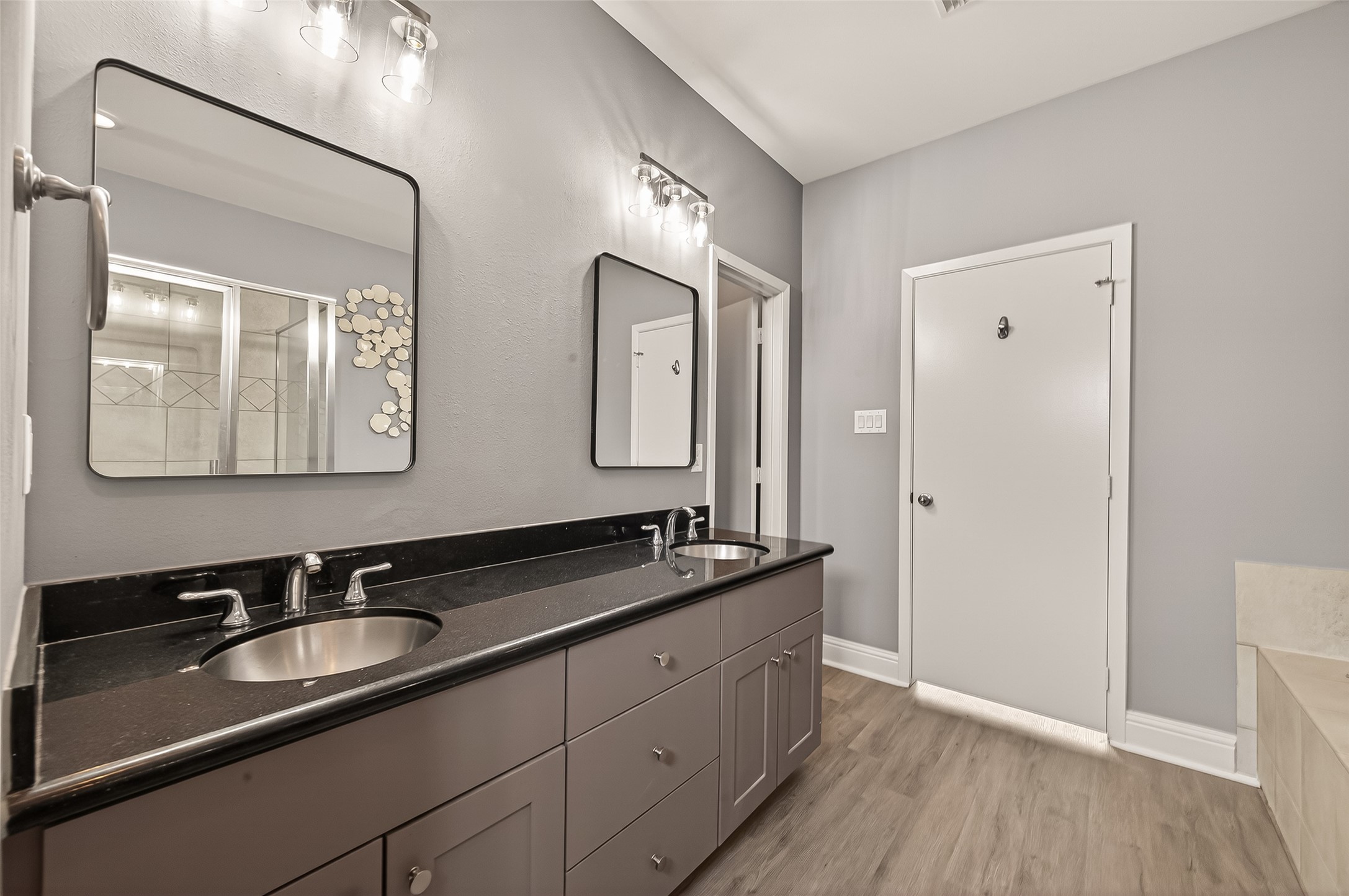 1107 St Charles Street Houston, TX 77003 - Photo 24 of 37 a bathroom with double sink and a mirror