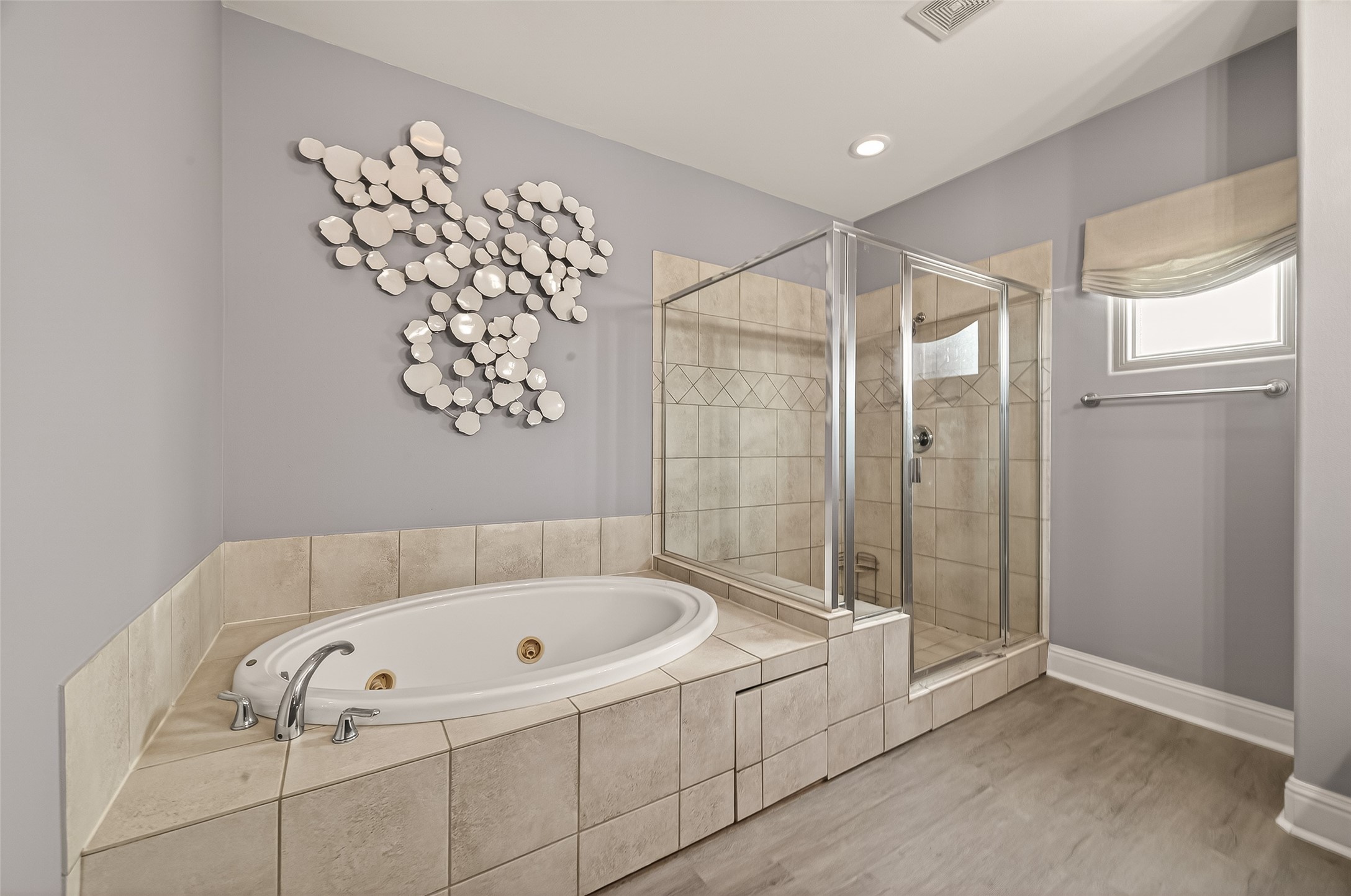 1107 St Charles Street Houston, TX 77003 - Photo 26 of 37 a bathroom with a bathtub and shower