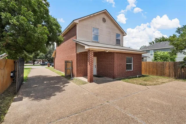 $379,900 | 1520 Bagby Avenue, Waco, TX 76706