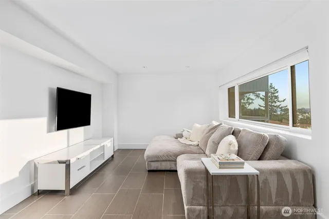 $2,200,000 | 15733 25th Avenue Southwest, Burien, WA 98166