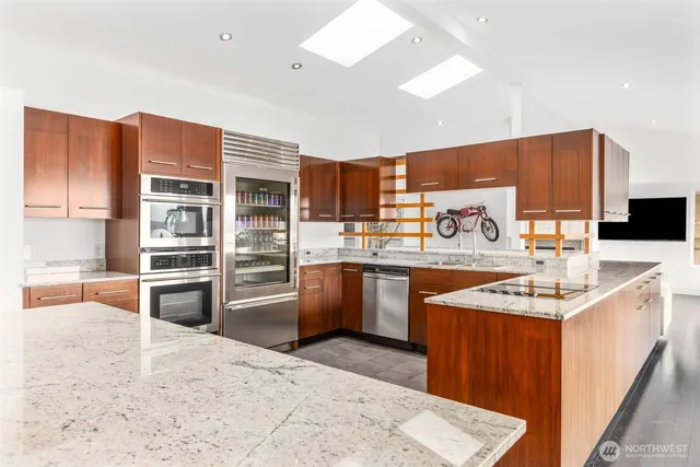 $2,200,000 | 15733 25th Avenue Southwest, Burien, WA 98166