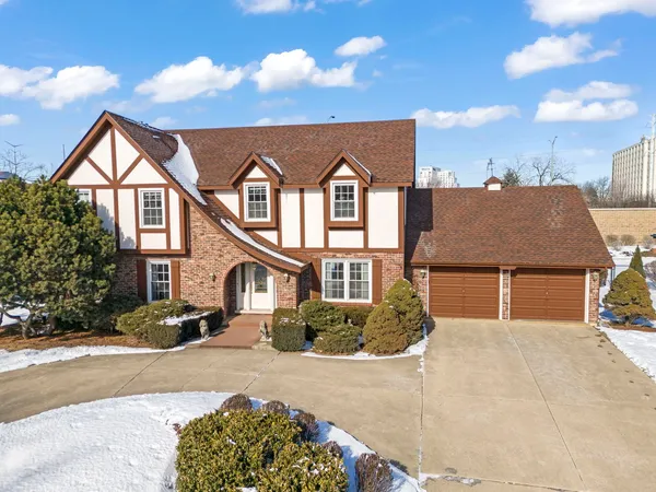 $699,900 | 19W140 Avenue Chateaux North, Oak Brook, IL 60523