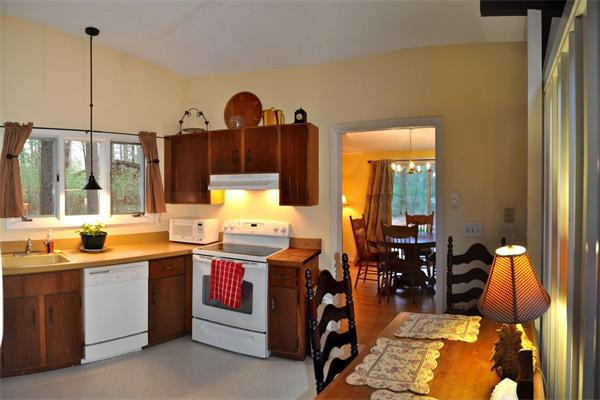84 Stony Hill Road Amherst, MA 01002 - Photo 8 of 24 Gallery Image 8