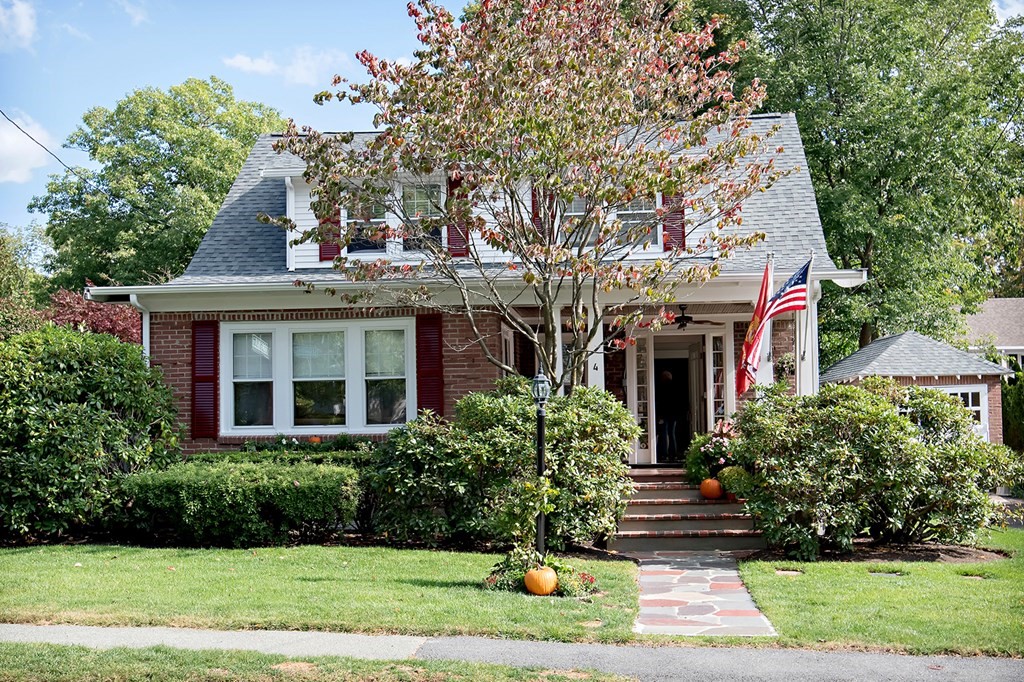 4 Hamilton Road Waltham, MA 02453 - Photo 1 of 42