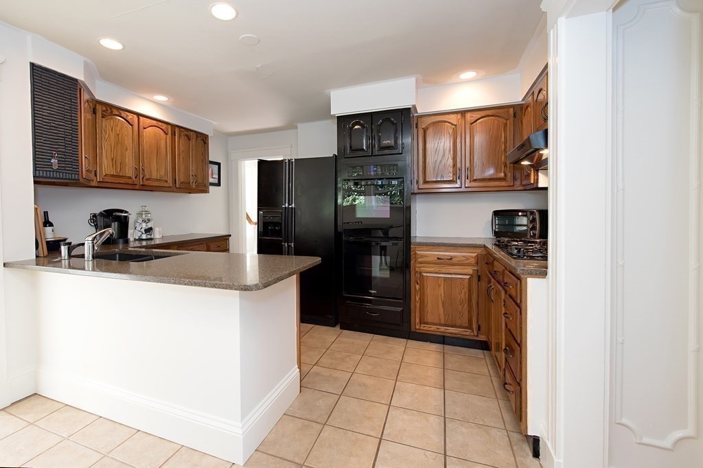 4 Hamilton Road Waltham, MA 02453 - Photo 16 of 42