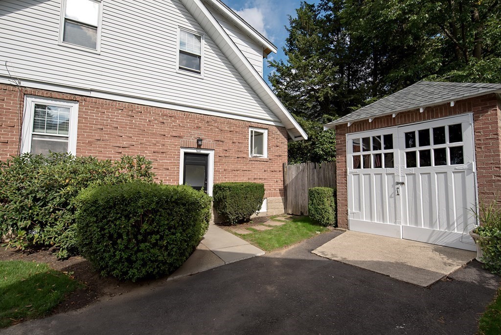 4 Hamilton Road Waltham, MA 02453 - Photo 6 of 42