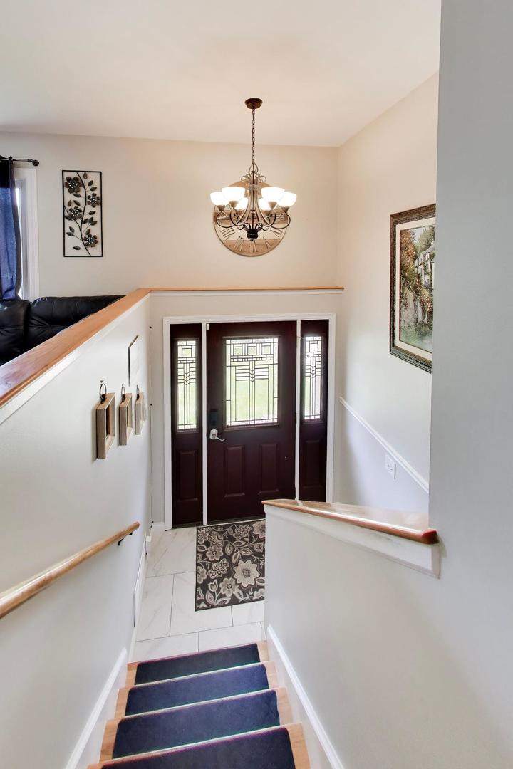 21W154 Everest Road Lombard, IL 60148 - Photo 2 of 20