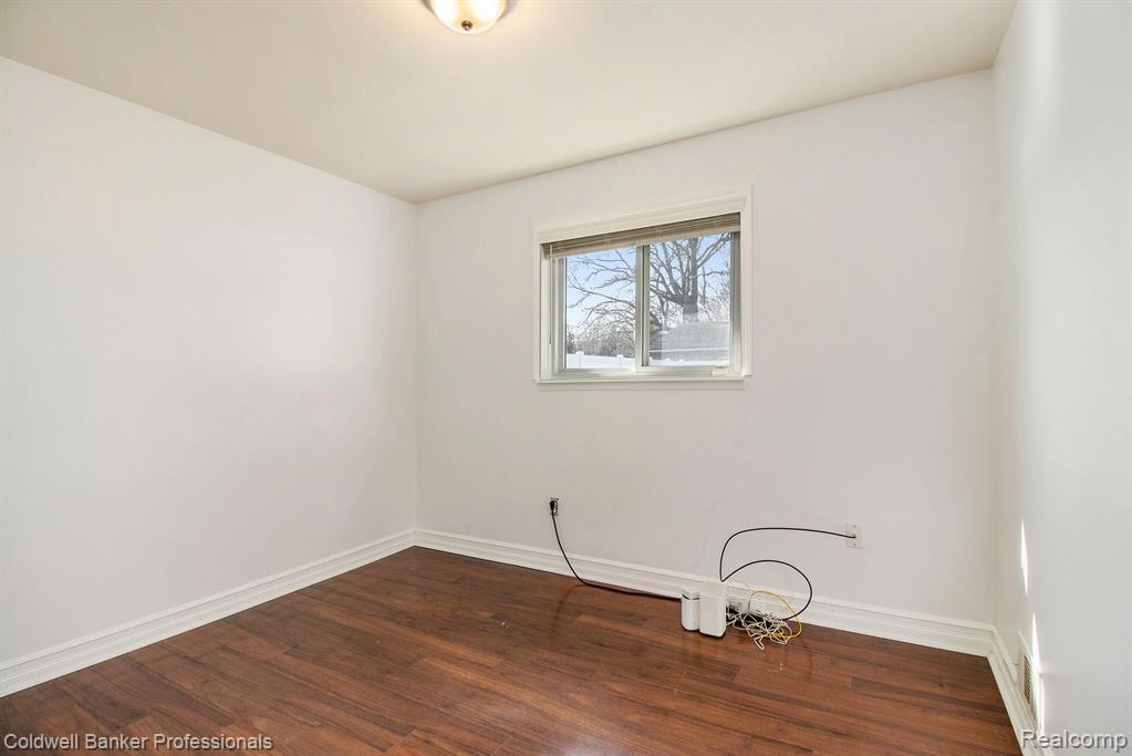 27016 Beverly Road Taylor, MI 48180 - Photo 9 of 15