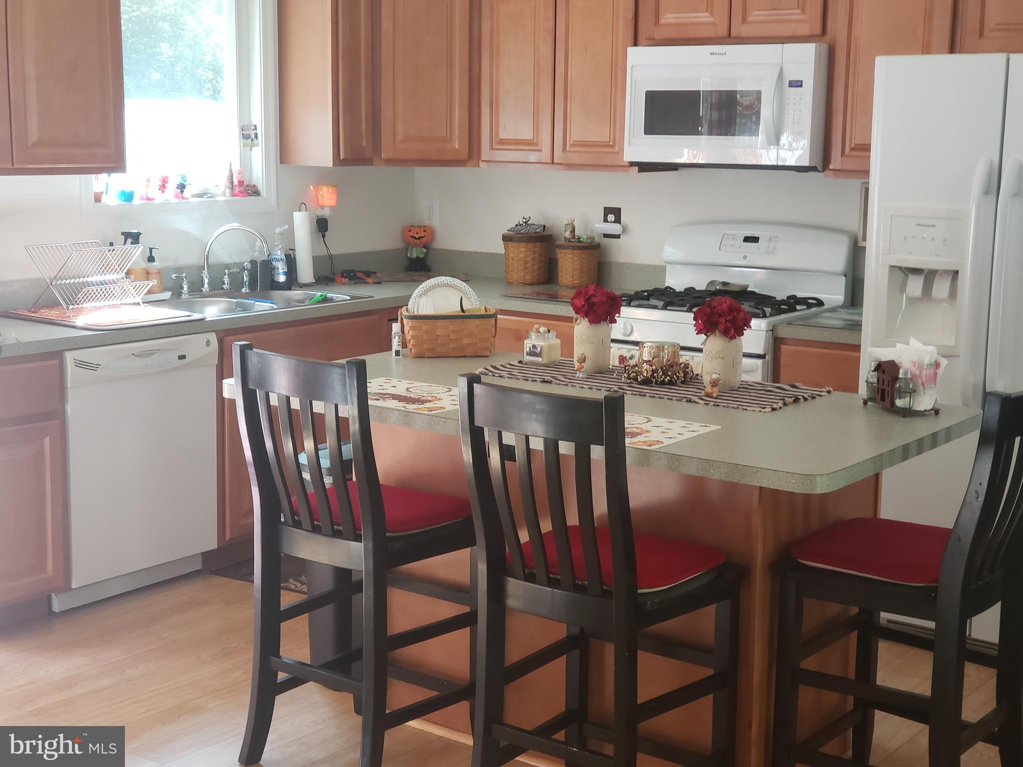 21864 Joe Hazel Road Leonardtown, MD 20650 - Photo 13 of 15 Kitchen with breakfast island bar