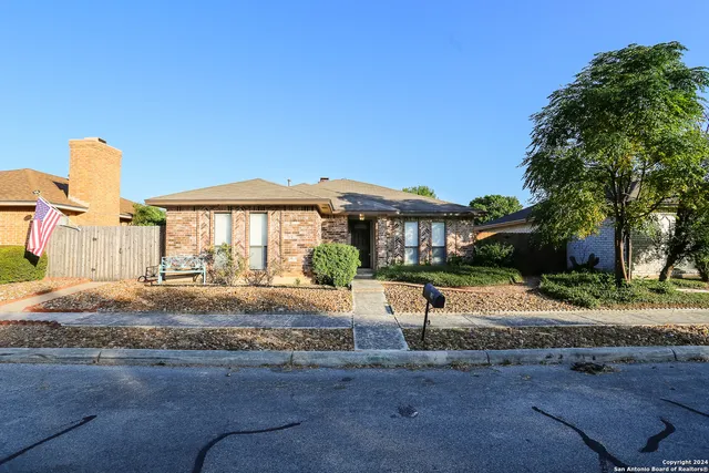 $1,500 | 153 Meadowland, Universal City, TX 78148