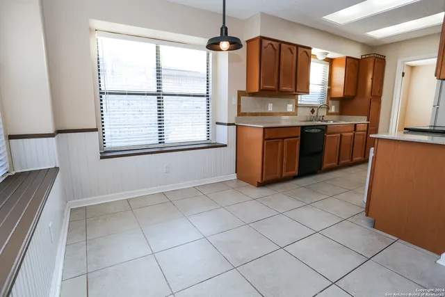 $1,500 | 153 Meadowland, Universal City, TX 78148