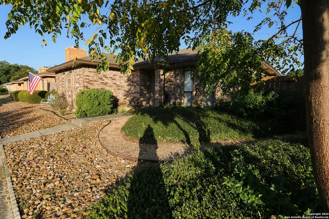 $1,500 | 153 Meadowland, Universal City, TX 78148