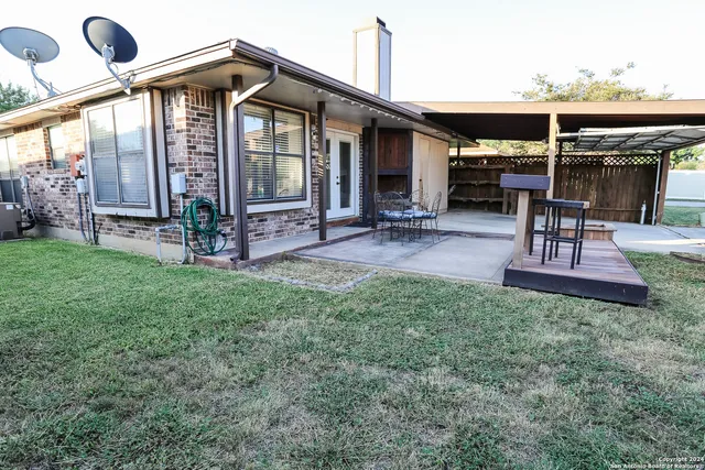 $1,500 | 153 Meadowland, Universal City, TX 78148