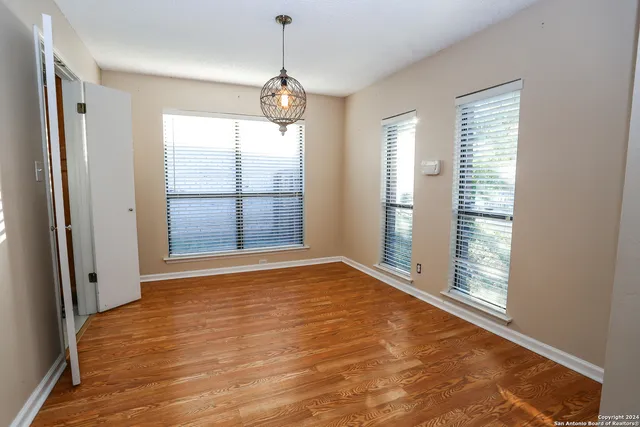 $1,500 | 153 Meadowland, Universal City, TX 78148