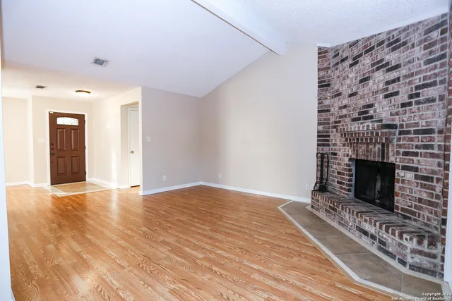 $1,500 | 153 Meadowland, Universal City, TX 78148