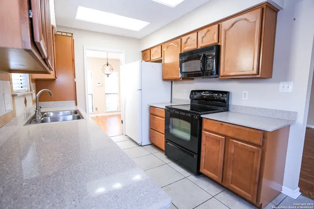 $1,500 | 153 Meadowland, Universal City, TX 78148