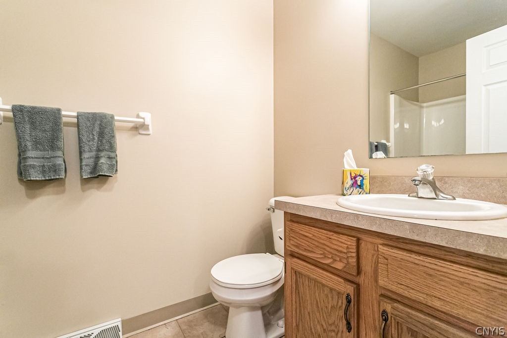 190 Timber Wolf Circle Geddes, NY 13209 - Photo 12 of 42 Common Full Bathroom