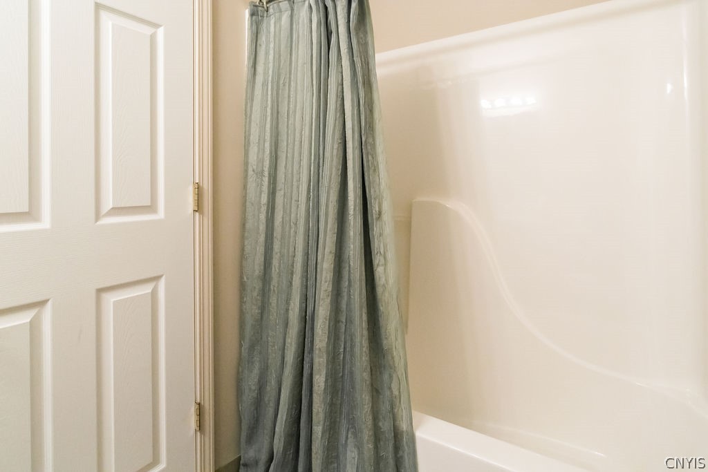 190 Timber Wolf Circle Geddes, NY 13209 - Photo 14 of 42 Common Full Bathroom