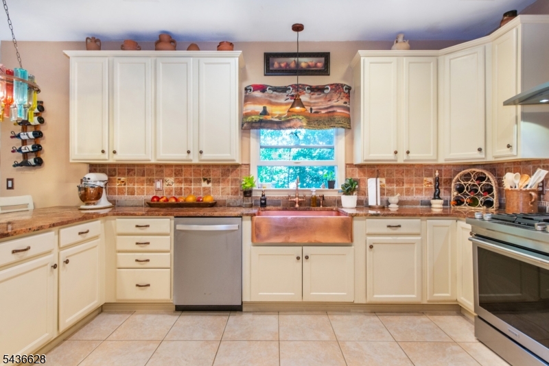 5 Kingston Court Oak Ridge, NJ 07438 - Photo 11 of 49