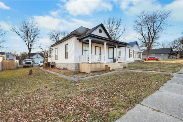 $203,500 | 103 East Shawnee Street, Paola, KS 66071